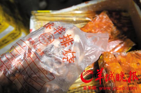 广州各美食节羊肉串无羊肉 利润高风险小