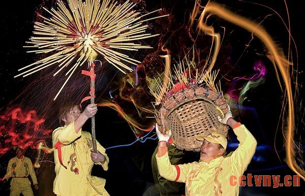 南澳草龙舞，是诸种舞龙中颇有南方沿海特色的一种民间舞蹈。